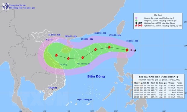 Tối 16/10, bão Nesat đi vào Biển Đông, diễn biến khá phức tạp - Ảnh 1.