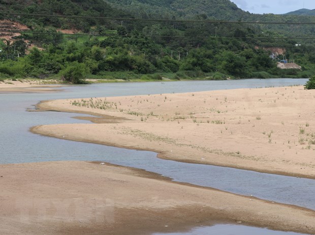 Sông Kỳ Lộ (Phú Yên) bị bồi lấp nặng, khó thoát lũ trong mùa mưa, bão - Ảnh 1.