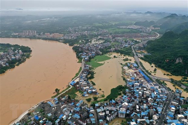 Trung Quốc triển khai các biện pháp ứng phó với lũ kỷ lục  - Ảnh 1.