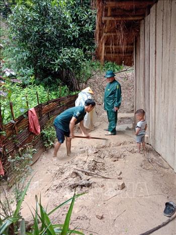 Mưa lớn, Thanh Hóa sơ tán khẩn cấp hàng trăm người dân ở Mường Lát - Ảnh 2.