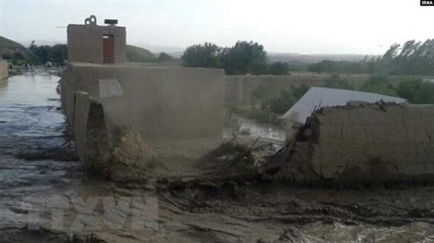 Iran: Mưa lớn gây lũ quét làm ít nhất 21 người thiệt mạng - Ảnh 1.