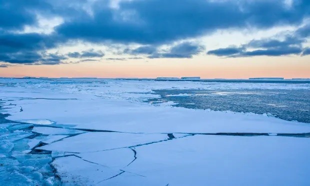 Nóng lên toàn cầu khiến băng ở Nam Cực xuống thấp kỷ lục - Ảnh 1.