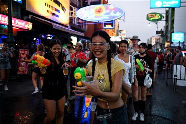 Thái Lan tổ chức trở lại lễ hội té nước lớn nhất năm - Ảnh 1.