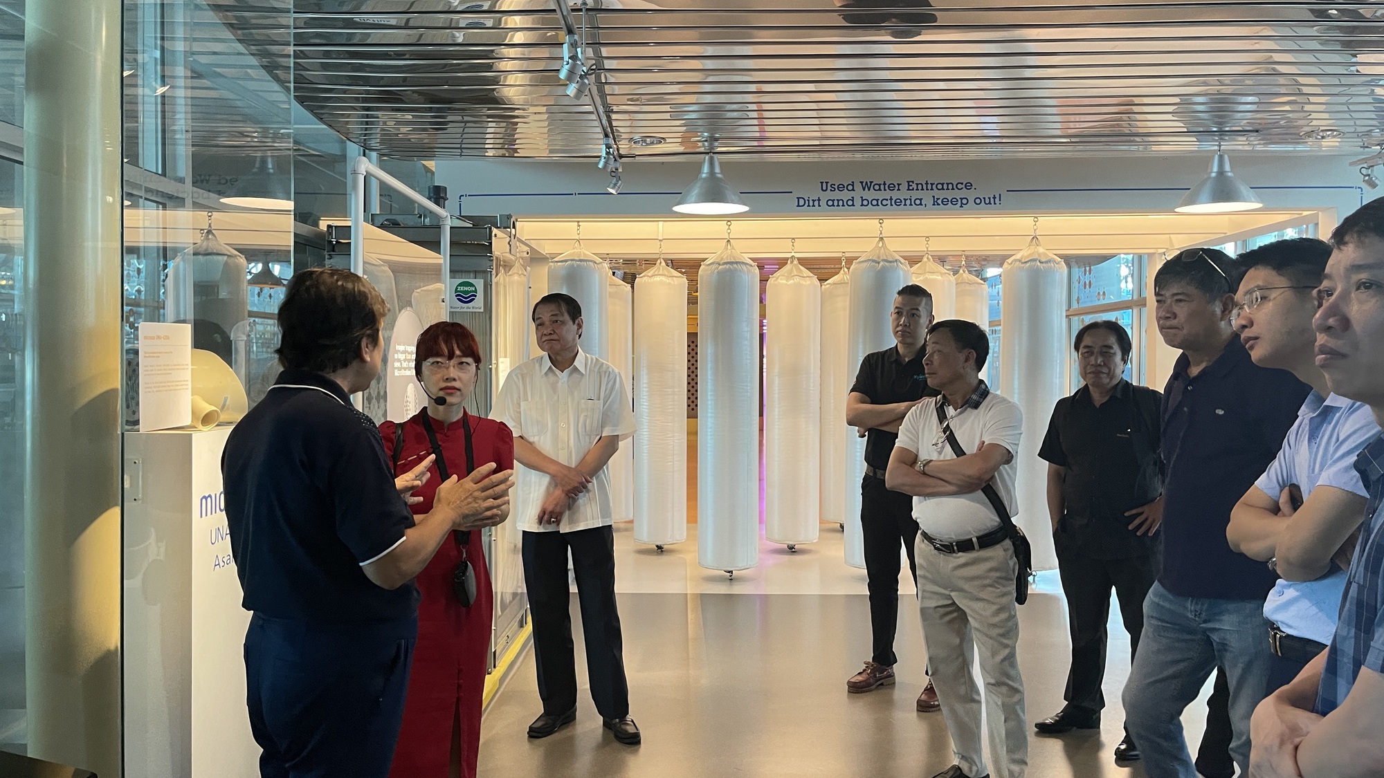 VWSA thăm nhà máy xử lý nước tại Singapore - Ảnh 1.