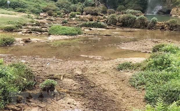 Kiểm tra dòng chảy để đảm bảo nước ở thác Bản Giốc - Ảnh 1.