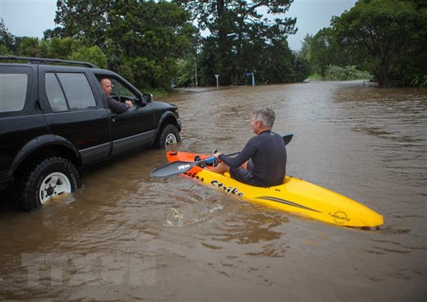 Auckland (New Zealand) ban bố tình trạng khẩn cấp do lũ lụt - Ảnh 1.