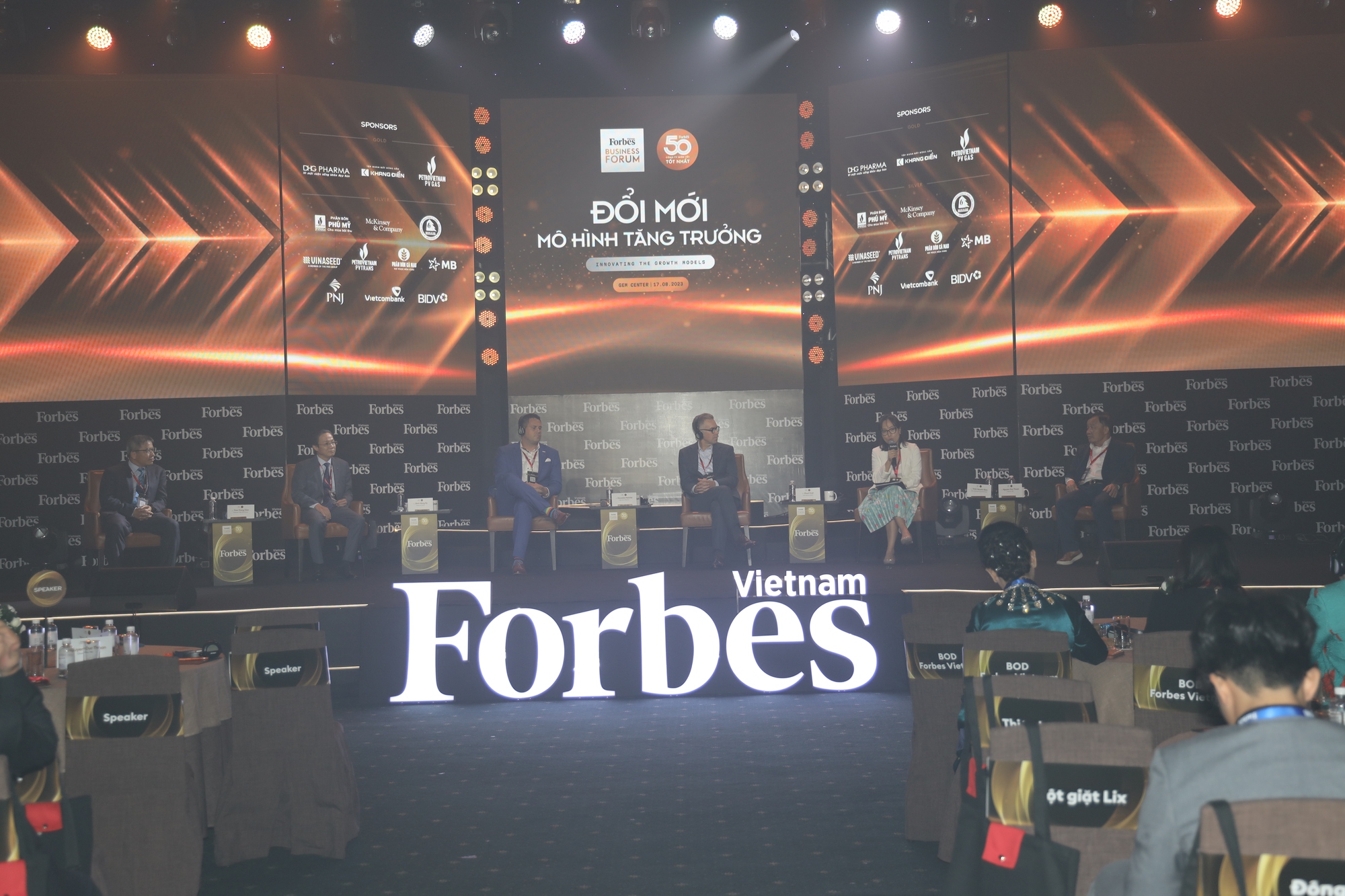 Forbes vinh danh 50 công ty niêm yết tốt nhất Việt Nam 2023. Sản xuất xanh, kinh tế tuần hoàn lên ngôi vô địch - Ảnh 1.