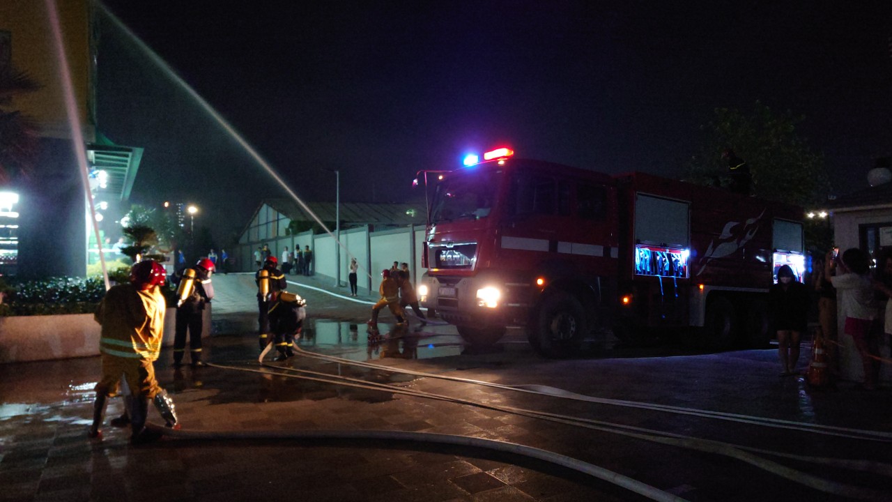 Cảnh sát PCCC và CNCH tỉnh Bình Dương tập huấn  chữa cháy và thoát nạn cho cư dân nhà cao tầng- Ảnh 4.