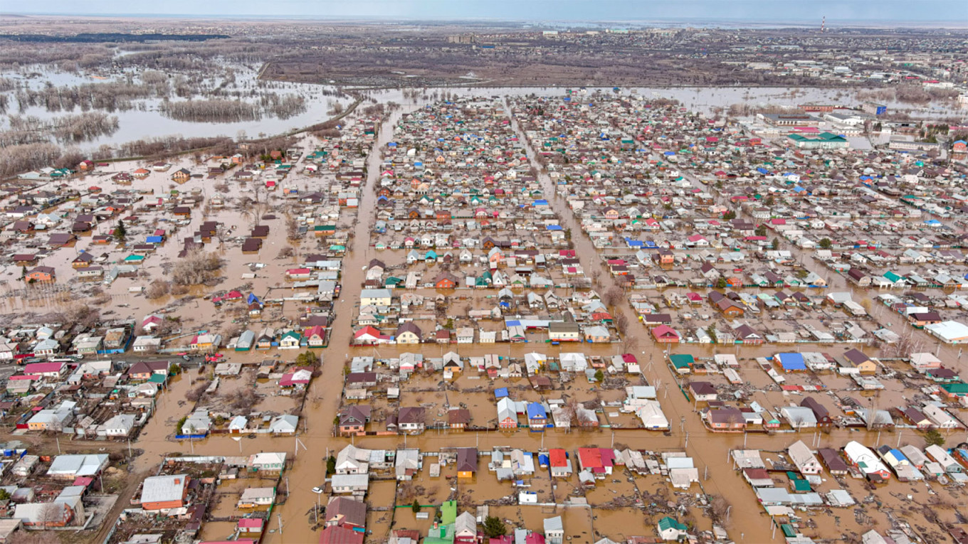 Nga và Kazakhstan đối mặt với trận lũ lụt chưa từng thấy trong 70 năm qua- Ảnh 1.