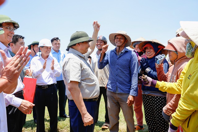 Thủ tướng thăm hỏi người dân vùng khô hạn Ninh Thuận, kiểm tra công trình thuỷ lợi Tân Mỹ- Ảnh 2.