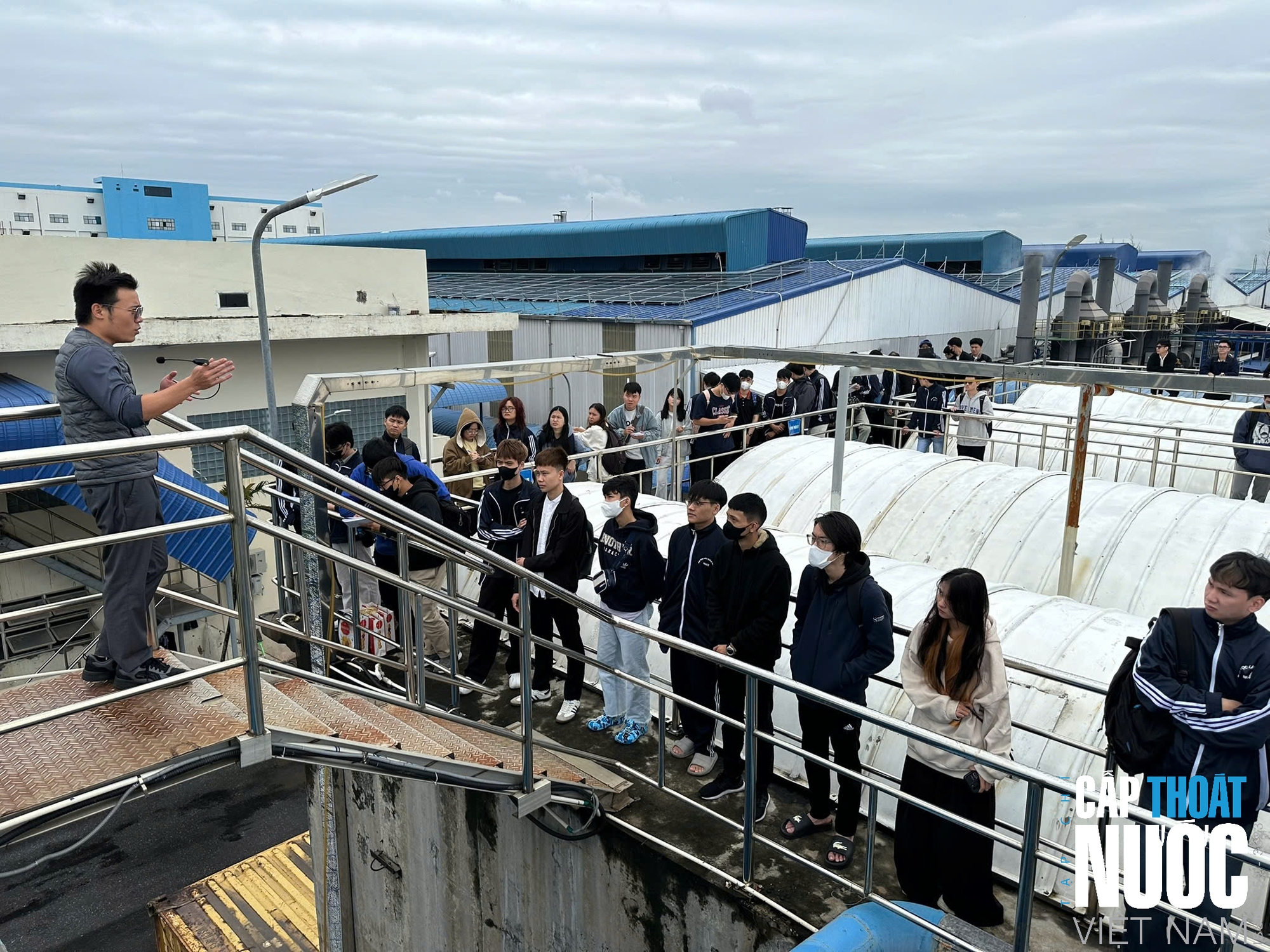 Sinh viên ngành Kỹ thuật Cấp Thoát nước Trường ĐH Xây Dựng Hà Nội trải nghiệm thực tế ngay từ năm thứ nhất- Ảnh 2. Sinh viên ngành Kỹ thuật Cấp Thoát nước Trường ĐH Xây Dựng Hà Nội trải nghiệm thực tế ngay từ năm thứ nhất- Ảnh 2.