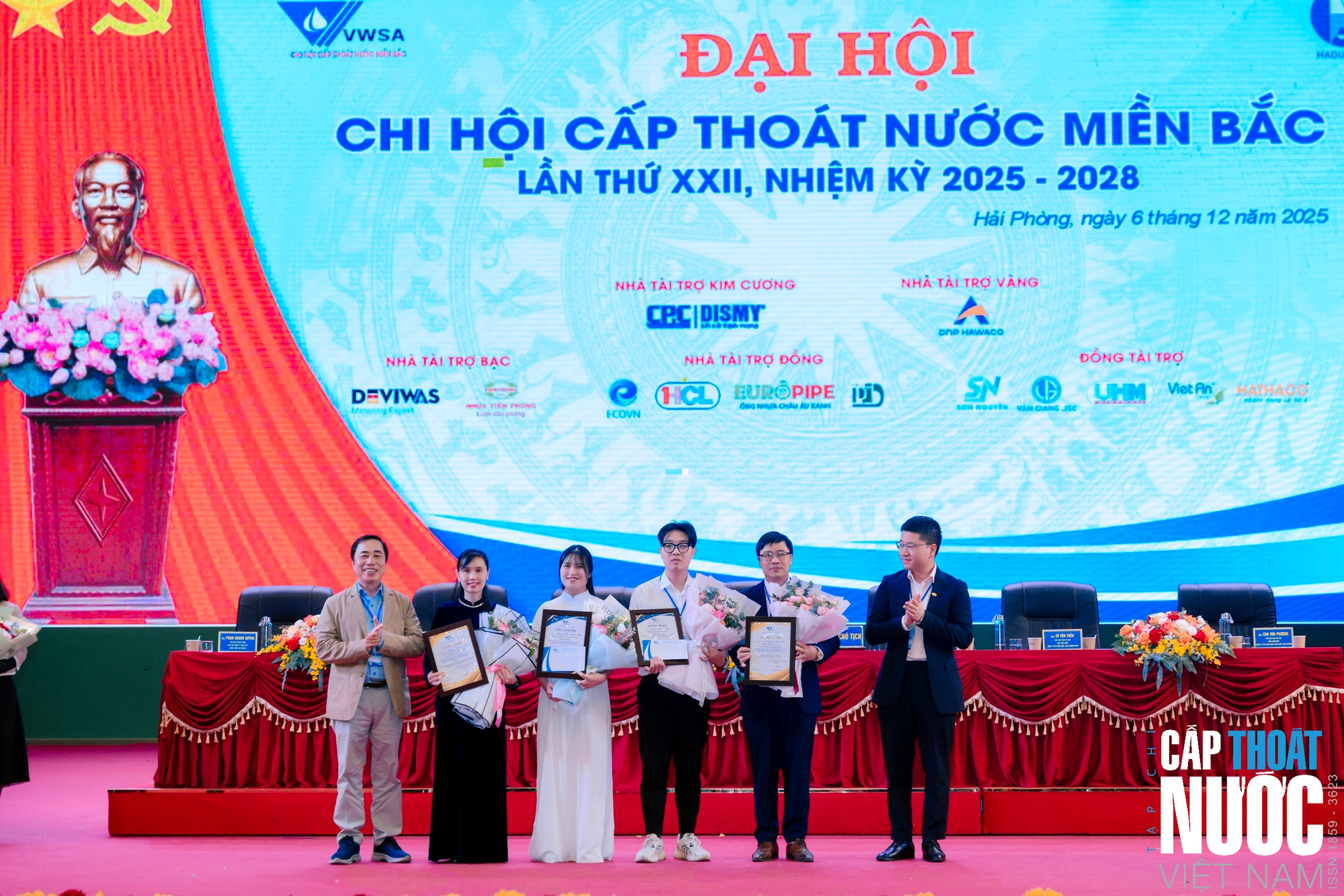 Trao giải Đồ án xuất sắc sinh viên ngành Nước năm 2025 khu vực miền Bắc- Ảnh 5. Trao giải Đồ án xuất sắc sinh viên ngành Nước năm 2025 khu vực miền Bắc- Ảnh 5.