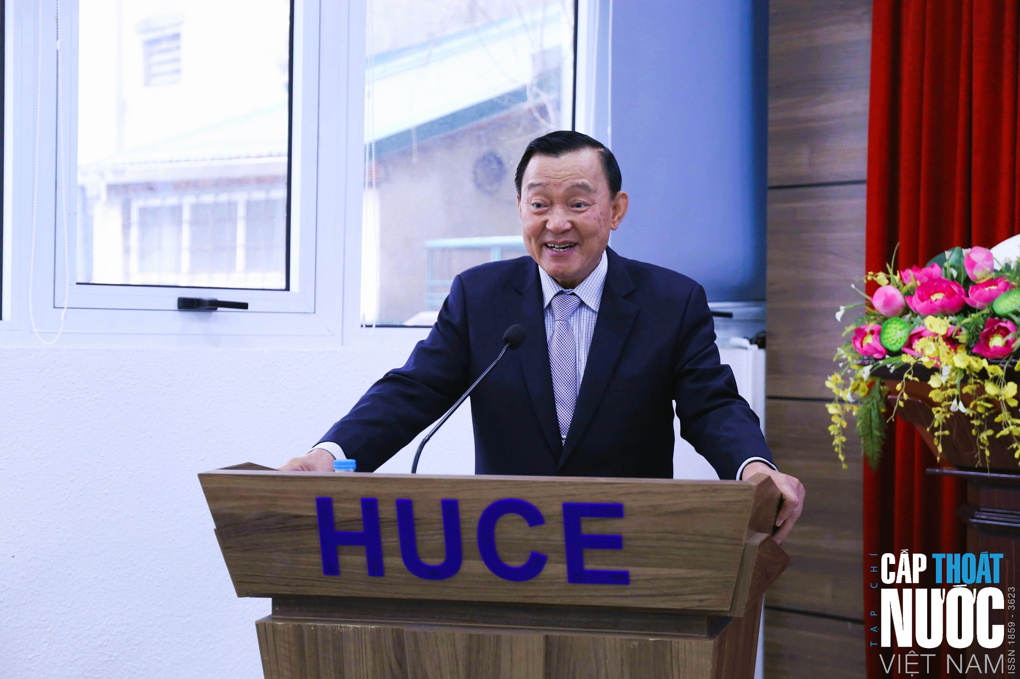 Tổ chức Lễ trao bằng Tốt nghiệp cho lớp K60 Cấp thoát nước Bình Dương tại trường Đại học Xây dựng Hà Nội  - Ảnh 3.