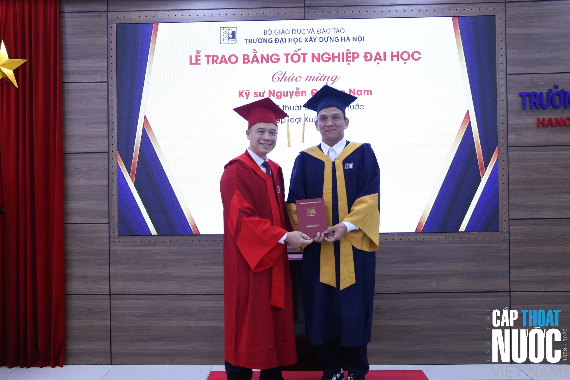 Tổ chức Lễ trao bằng Tốt nghiệp cho lớp K60 Cấp thoát nước Bình Dương tại trường Đại học Xây dựng Hà Nội  - Ảnh 4.