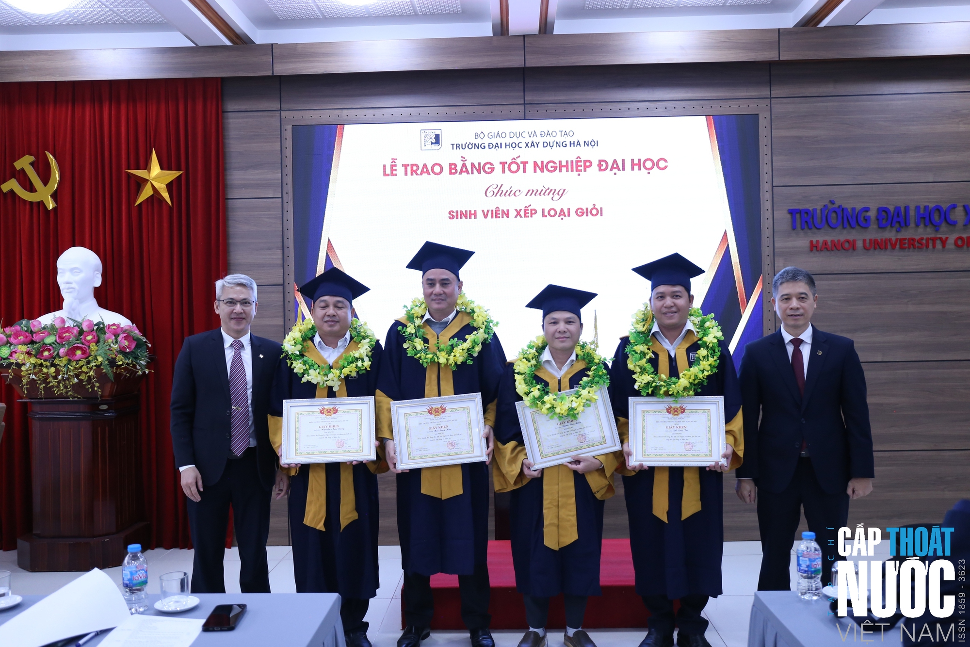 Tổ chức Lễ trao bằng Tốt nghiệp cho lớp K60 Cấp thoát nước Bình Dương tại trường Đại học Xây dựng Hà Nội  - Ảnh 5.