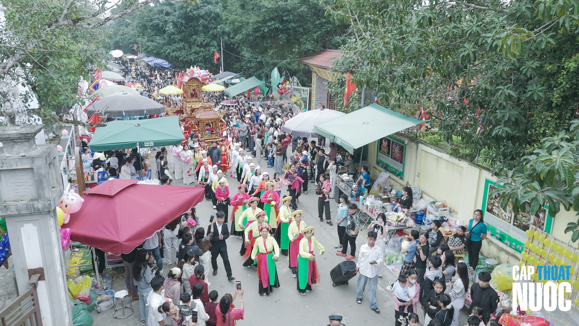 Tục rước nước sông Đà: Gìn giữ “mạch nguồn xanh” trong văn hóa Việt - Ảnh 3.