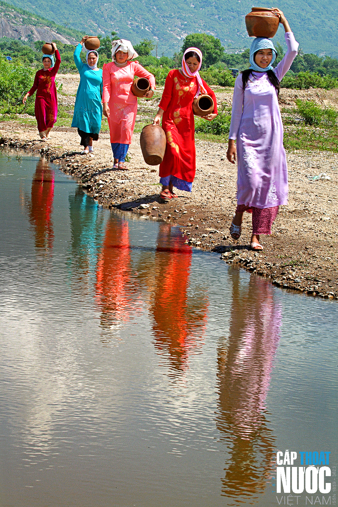 Nước sạch - Tấm khiên bảo vệ phụ nữ và trẻ em gái - Ảnh 2.