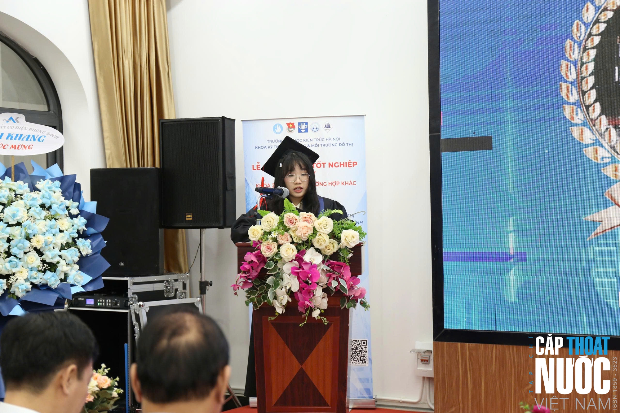 Gần 100 tân kỹ sư Khoa Kỹ thuật hạ tầng và Môi trường đô thị nhận bằng tốt nghiệp - Ảnh 5.