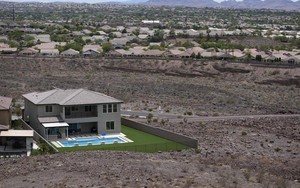 Las Vegas giới hạn kích thước bể bơi tại gia vì hạn hán