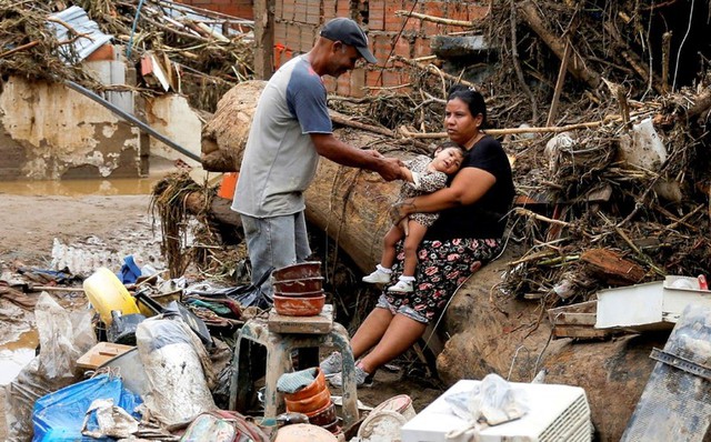 Hơn 70 người thiệt mạng do mưa lớn gây lở đất ở Venezuela - Ảnh 1.