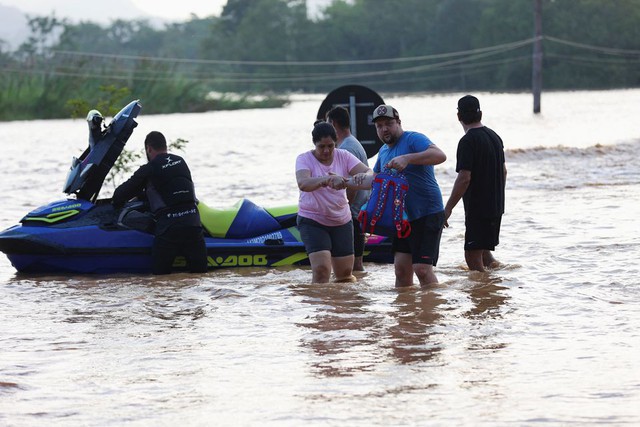 Lũ lụt ở Brazil ảnh hưởng đến hàng trăm hộ gia đình - Ảnh 2.