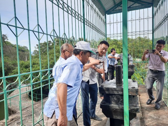 Phú Yên mở nước hệ thống Thủy nông Đồng Cam chống hạn, gieo sạ vụ hè thu - Ảnh 1.