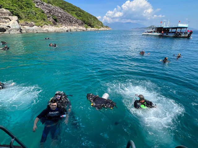 Tạm dừng hoạt động du lịch lặn biển để cứu san hô ở đảo Hòn Mun Nha Trang - Ảnh 4.
