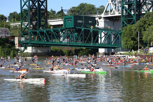 Cuyahoga - Dòng sông bốc cháy trở thành địa điểm đua thuyền ăn mừng nước sạch  - Ảnh 1.
