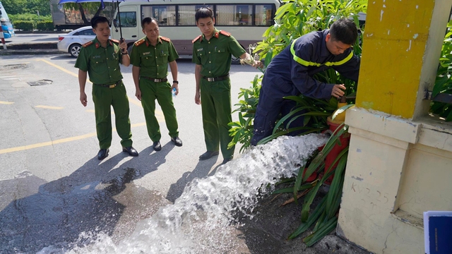Hà Nội kiểm tra công tác cấp nước phòng cháy chữa cháy - Ảnh 1.