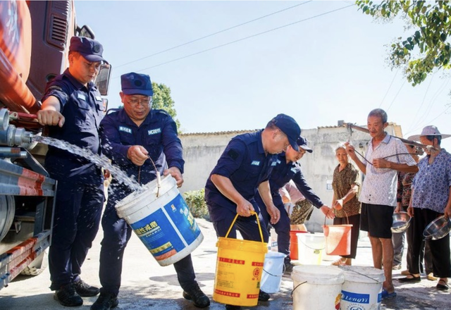 Trung Quốc ứng phó với thời tiết cực đoan - Ảnh 1.