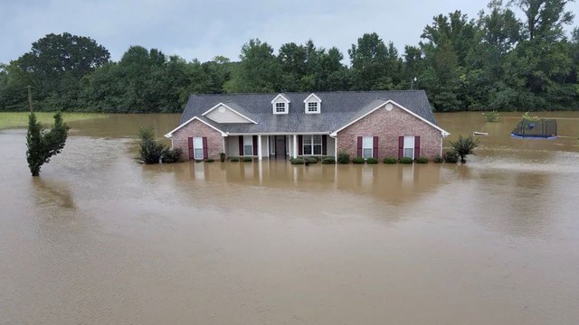 'Một cuộc khủng hoảng toàn diện': Cuộc sống ở thủ đô Mississippi bị gián đoạn vì mất nước - Ảnh 3.