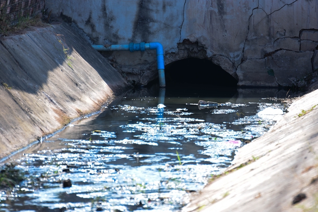 Nước thải công nghiệp đe dọa môi trường sống tại Việt Nam - Ảnh 2.