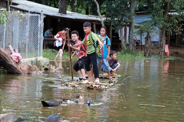Cuộc sống của người dân tại Sơn La bị ảnh hưởng do mưa lớn kéo dài - Ảnh 2.