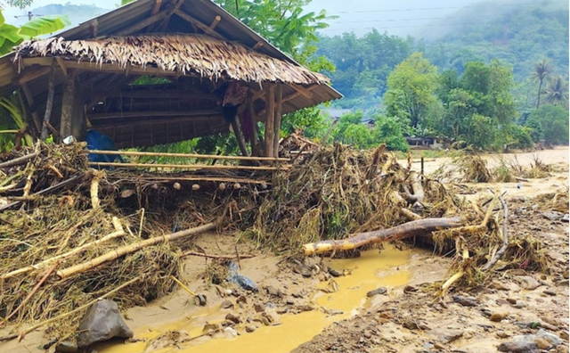 Nghệ An: Mưa lũ bất ngờ gây thiệt hại nặng - Ảnh 1.