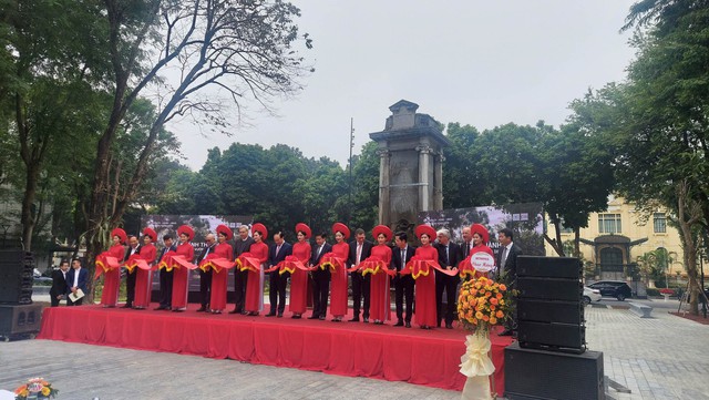 Đài phun nước ở vườn hoa Diên Hồng bước đầu được cải tạo - Ảnh 2.