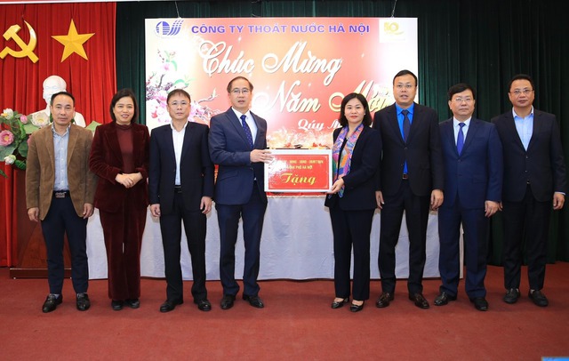 Thành ủy Hà Nội chúc tết Công ty TNHH MTV Thoát nước Hà Nội - Ảnh 3.
