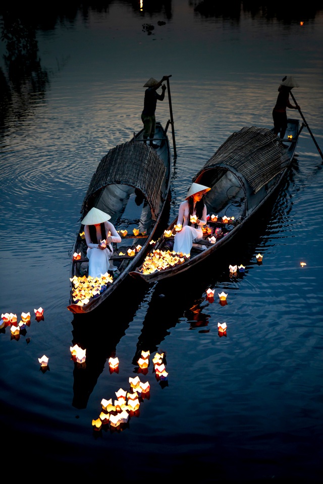 Thừa Thiên Huế siết chặt việc thả hoa đăng trên sông Hương - Ảnh 2.