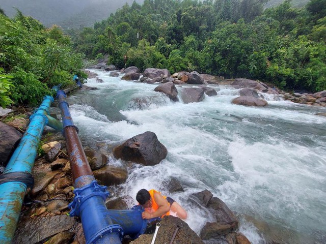HueWACO nỗ lực cao nhất để cấp nước an toàn, liên tục mùa mưa lũ- Ảnh 2.