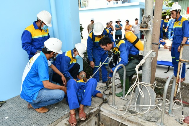 Diễn tập ứng phó tình huống khẩn cấp tại Xí nghiệp vận hành hệ thống nước thải Phú Lâm- Ảnh 1.