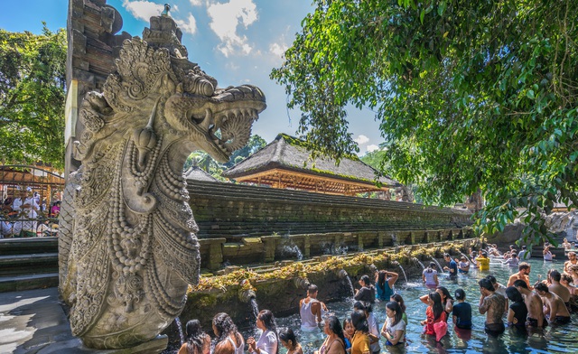 Khám phá Tirta Empul - Ngôi đền nước thiêng của Bali - Ảnh 1.