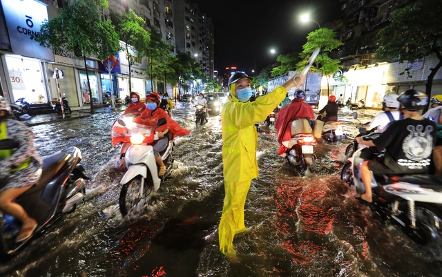 Hà Nội lên kế hoạch ứng phó ngập úng mùa mưa bão 2023 - Ảnh 1.