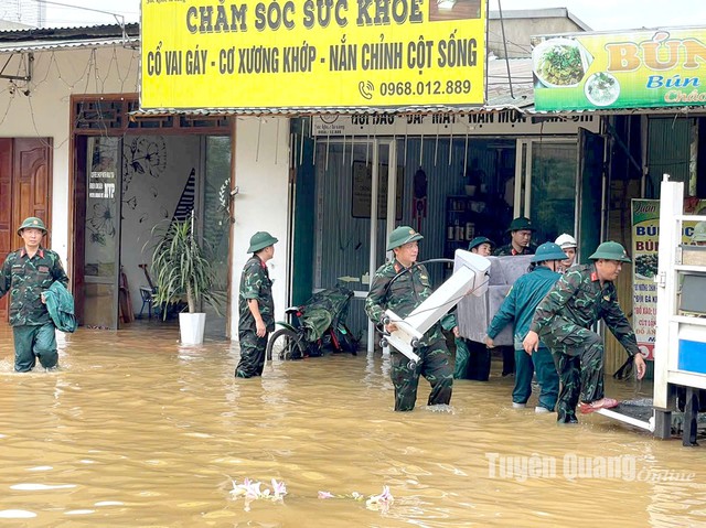 Nhiều tỉnh công bố tình huống khẩn cấp về thiên tai do mưa lũ- Ảnh 1.