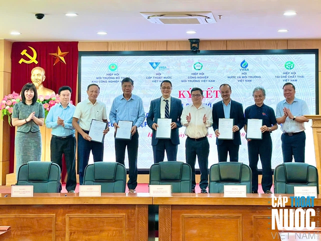 Hội Cấp Thoát nước Việt Nam ký kết Biên bản ghi nhớ với 04 hiệp hội hàng đầu về môi trường- Ảnh 1.