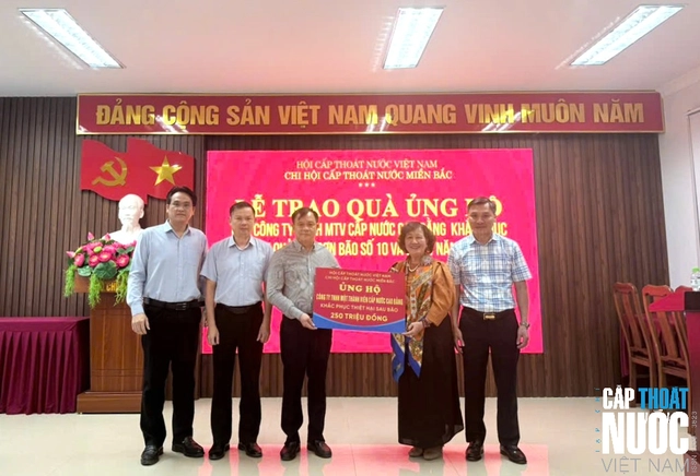 Hội Cấp Thoát nước Việt nam trao quà ủng hộ tới Công ty TNHH MTV Cấp nước Cao Bằng - Ảnh 2.