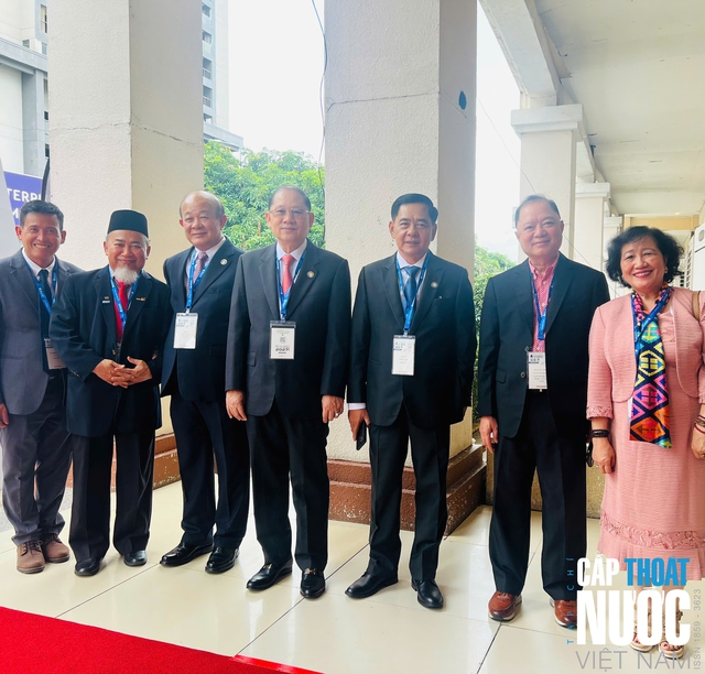 Lãnh đạo Hội Cấp Thoát nước Việt Nam tham dự sự kiện Triển lãm Quốc tế về ngành Nước và nước thải Campuchia 2025- Ảnh 2. Lãnh đạo Hội Cấp Thoát nước Việt Nam tham dự sự kiện Triển lãm Quốc tế về ngành Nước và nước thải Campuchia 2025- Ảnh 2.