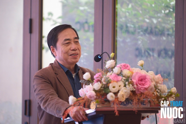 Đoàn sinh viên, giảng viên Trường Đại học Kiến trúc Hà Nội tham quan, trải nghiệm thực tế tại Nhà máy nước mặt Sông Đuống - Ảnh 4.