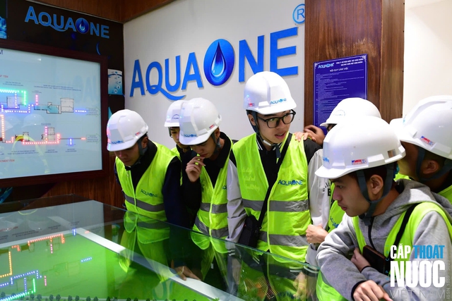 Đoàn sinh viên, giảng viên Trường Đại học Kiến trúc Hà Nội tham quan, trải nghiệm thực tế tại Nhà máy nước mặt Sông Đuống - Ảnh 5.