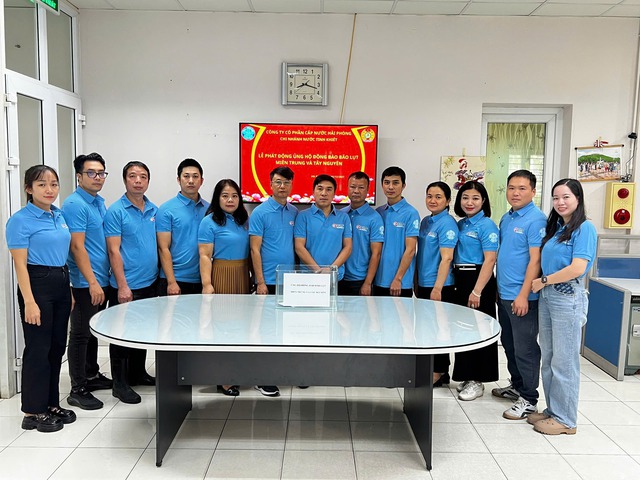 Cấp nước Hải Phòng chung tay hỗ trợ đồng bào Miền Trung – Tây Nguyên khắc phục hậu quả mưa lũ - Ảnh 1.