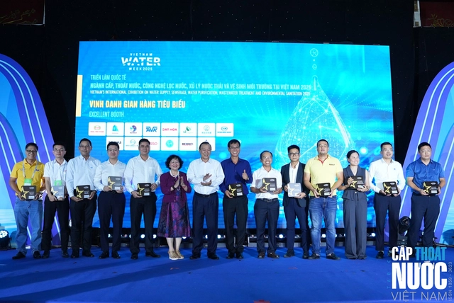 Tôn vinh những đóng góp to lớn cho sự nghiệp phát triển của ngành nước Việt Nam - Ảnh 2.