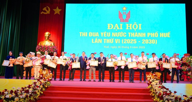 Chủ tịch HĐQT HueWACO nhận Huân chương Lao động hạng Ba tại Đại hội Thi đua yêu nước lần thứ VI (2025 – 2030)- Ảnh 1.